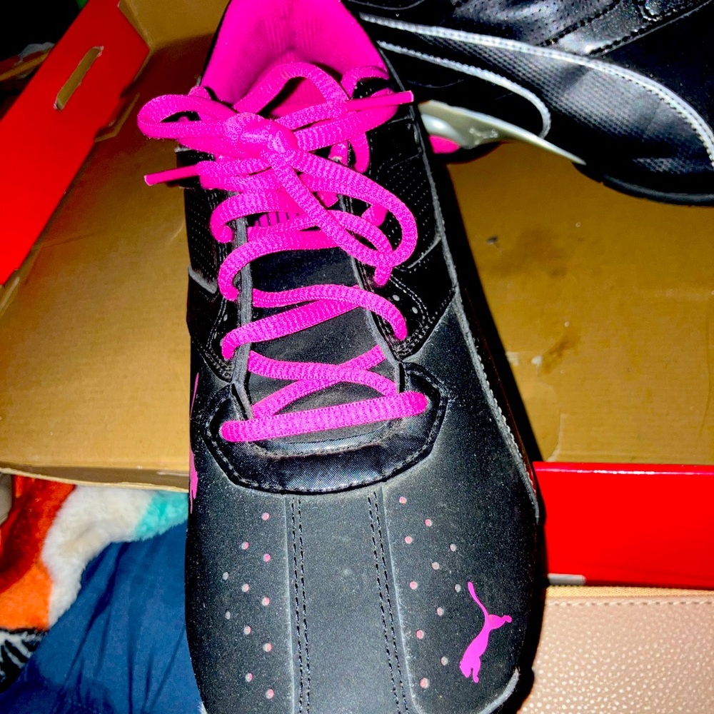 WOMENS PUMA TENNIS SHOES